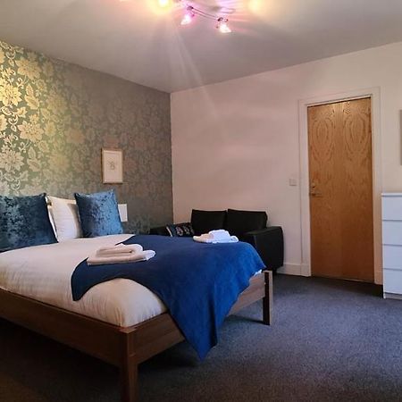 Pass The Keys Spacious 3Beds Flat Near City Centre - Free Parking Edinburg Exteriör bild