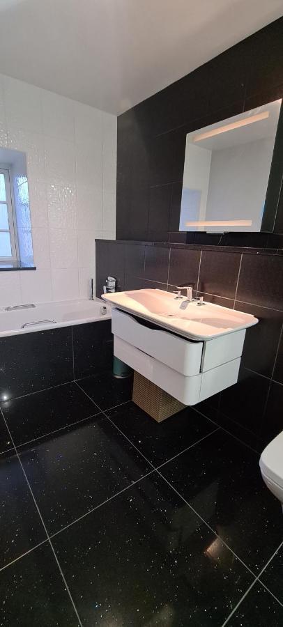 Pass The Keys Spacious 3Beds Flat Near City Centre - Free Parking Edinburg Exteriör bild