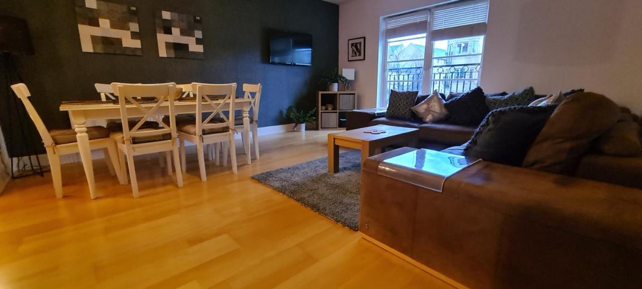 Pass The Keys Spacious 3Beds Flat Near City Centre - Free Parking Edinburg Exteriör bild