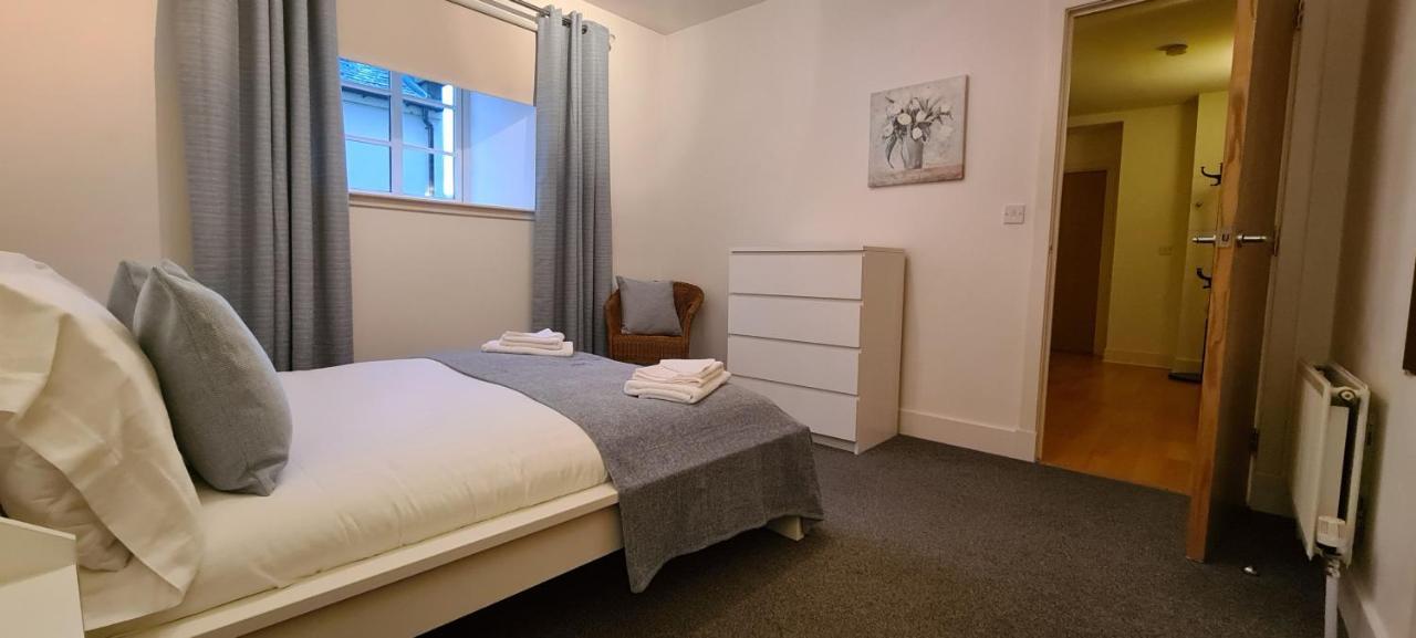 Pass The Keys Spacious 3Beds Flat Near City Centre - Free Parking Edinburg Exteriör bild