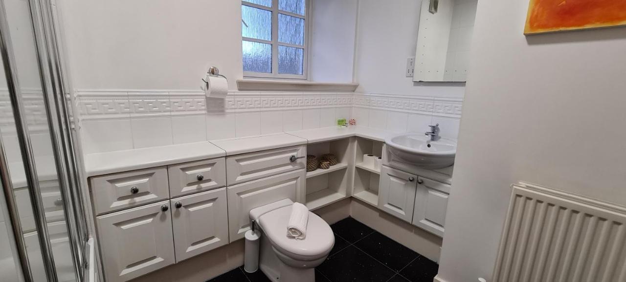 Pass The Keys Spacious 3Beds Flat Near City Centre - Free Parking Edinburg Exteriör bild