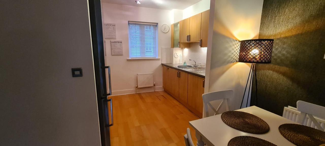 Pass The Keys Spacious 3Beds Flat Near City Centre - Free Parking Edinburg Exteriör bild